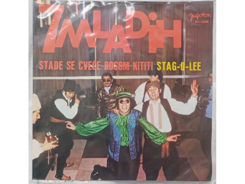 7 MLADIH — Stade se cvece rosom kititi