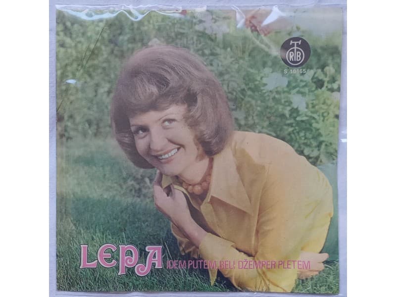 LEPA LUKIC — Idem putem beli dzemper pletem